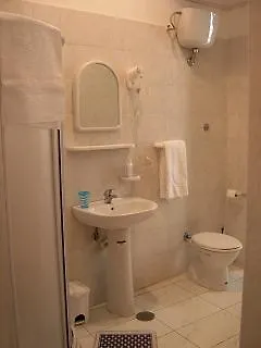 Trinity Oda ve Kahvaltı 3*